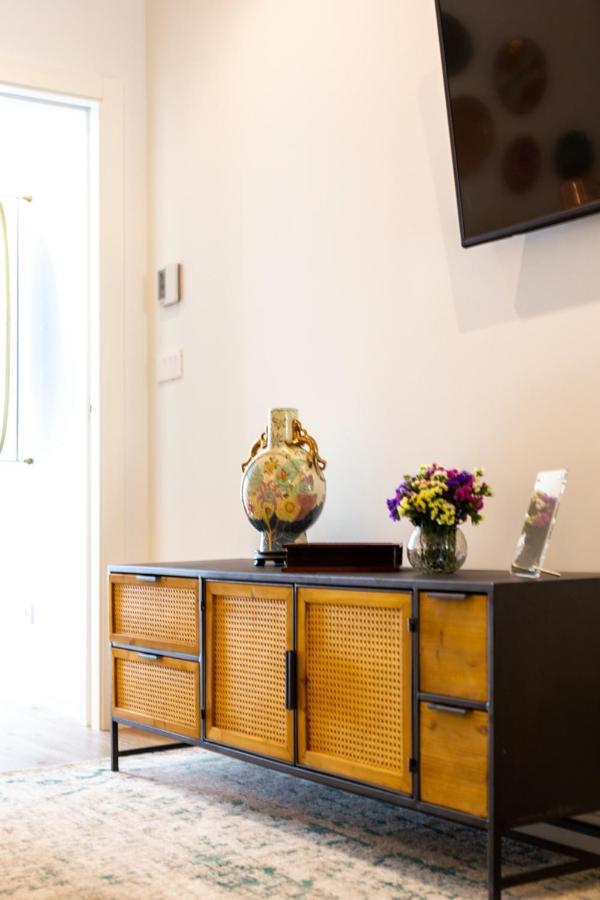 Stupendo- Two Rooms, Patio With Refreshing Pond-center-air Conditioning Lejlighed