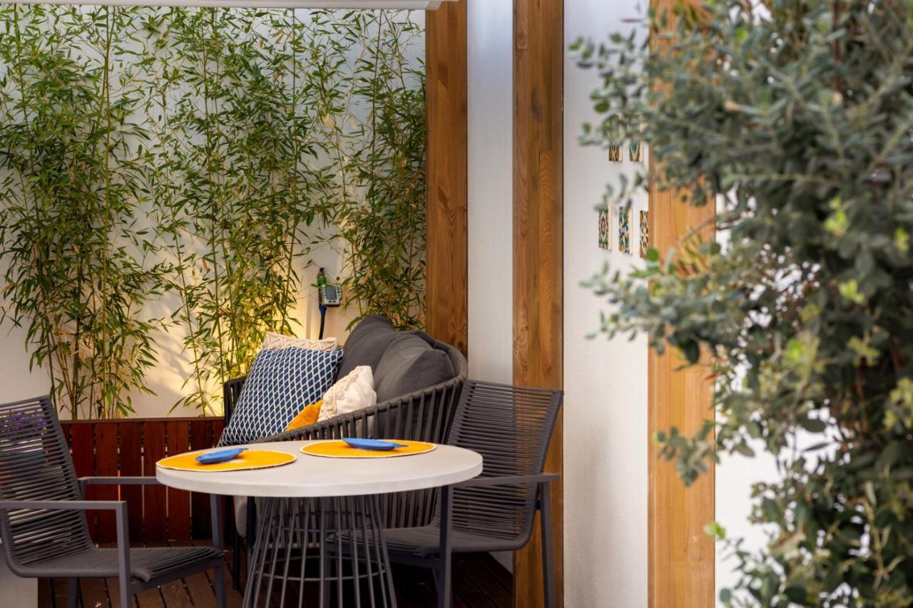 Stupendo- Two Rooms, Patio With Refreshing Pond-center-air Conditioning * Lisboa