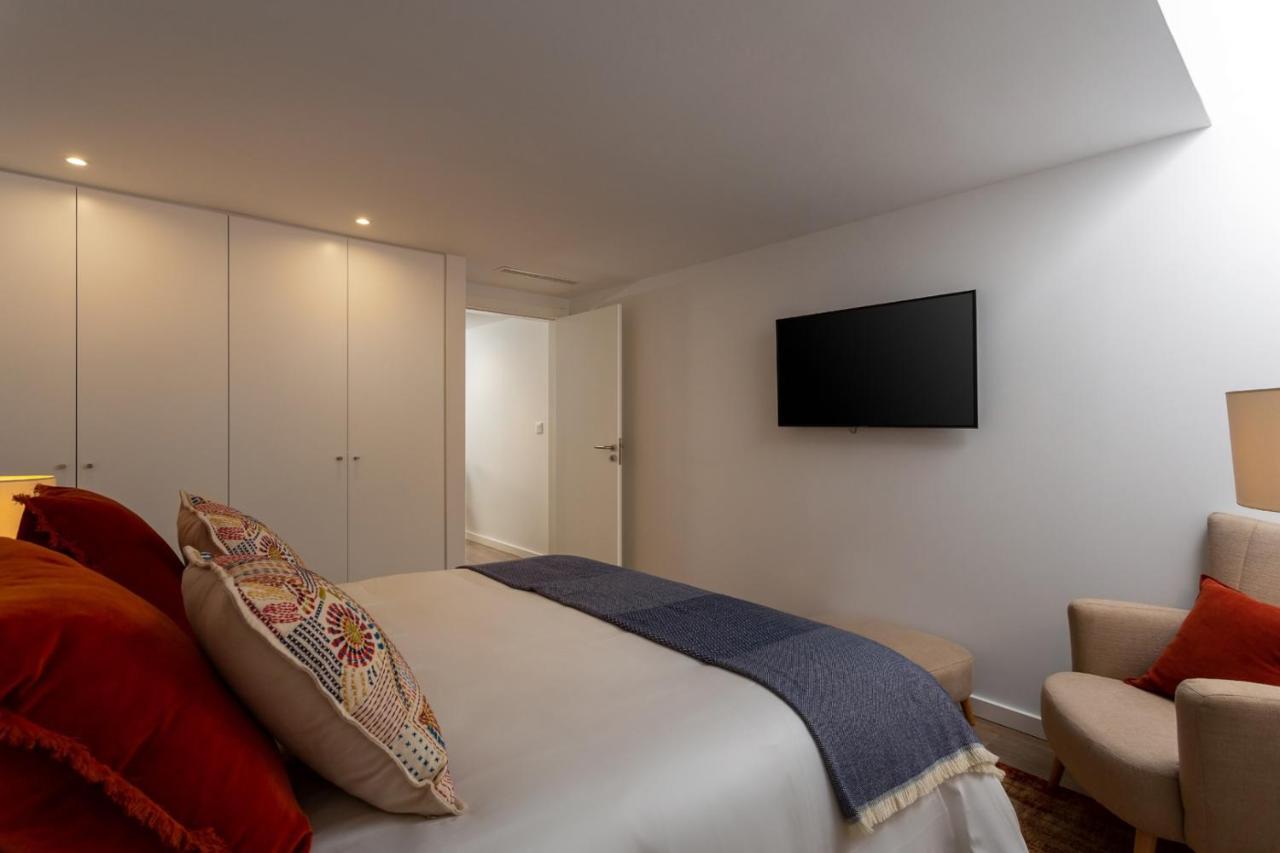 Stupendo- Two Rooms, Patio With Refreshing Pond-center-air Conditioning * Lisboa