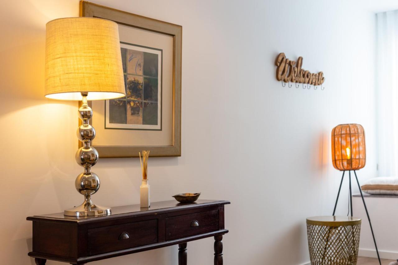 Lejlighed Stupendo- Two Rooms, Patio With Refreshing Pond-center-air Conditioning *